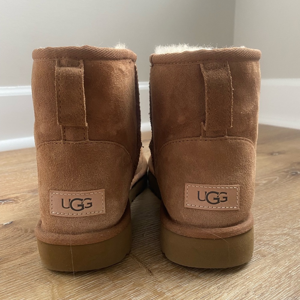 Women’s mini Ugg boots